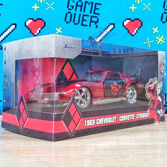 Jada DC Universe Harley Quinn 1969 Chevrolet Corvette Stingray 1:32 Collectible - Picture 4 of 11